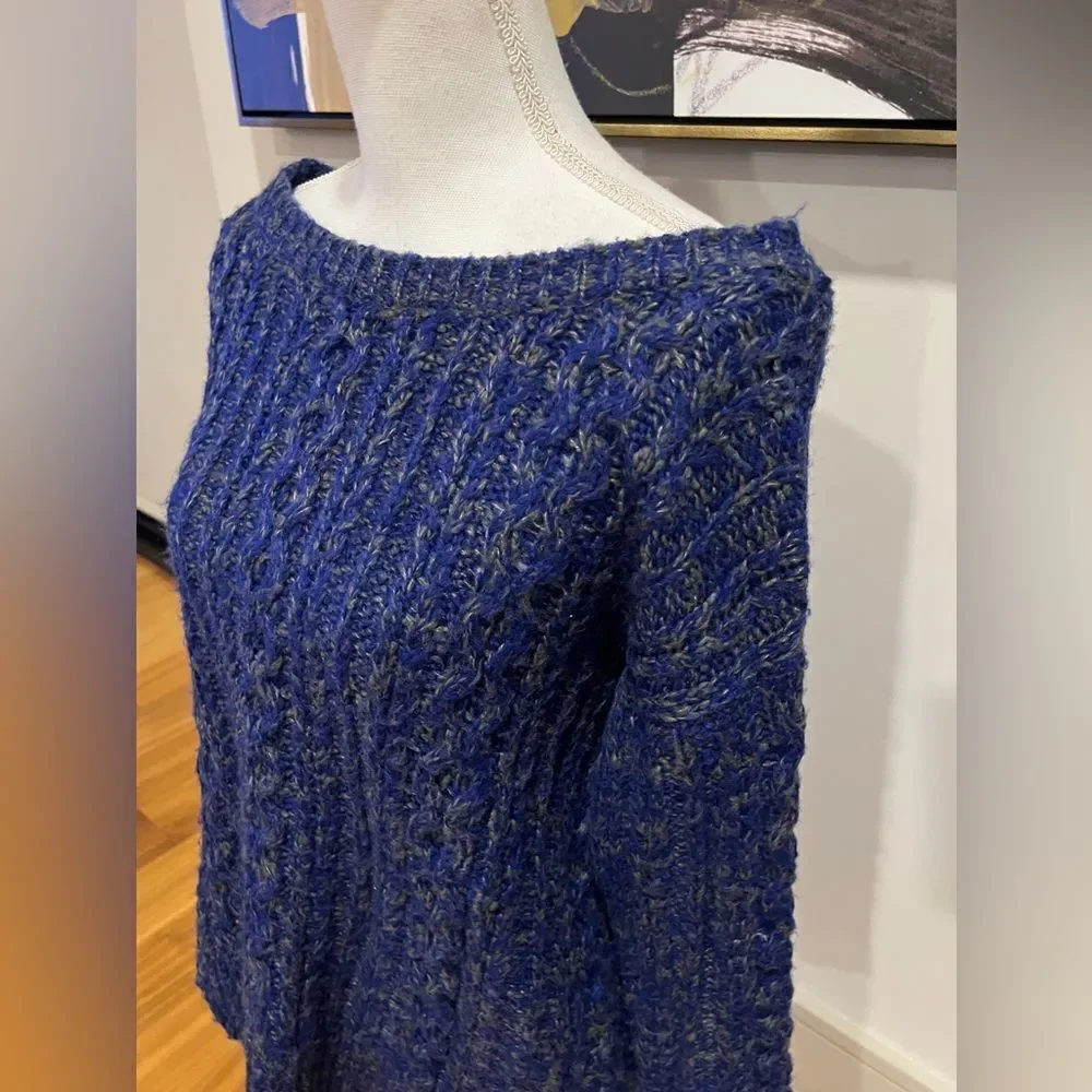 BB Dakota deep blue cable net sweater size small